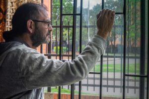 How-Can-Seniors-Stay-Safe-During-a-Storm-senior-living-lafayette-maison-levie