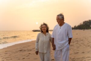 How-to-Stay-Cool-in-the-Summer-for-Seniors-senior-living-lafayette-maison-levie